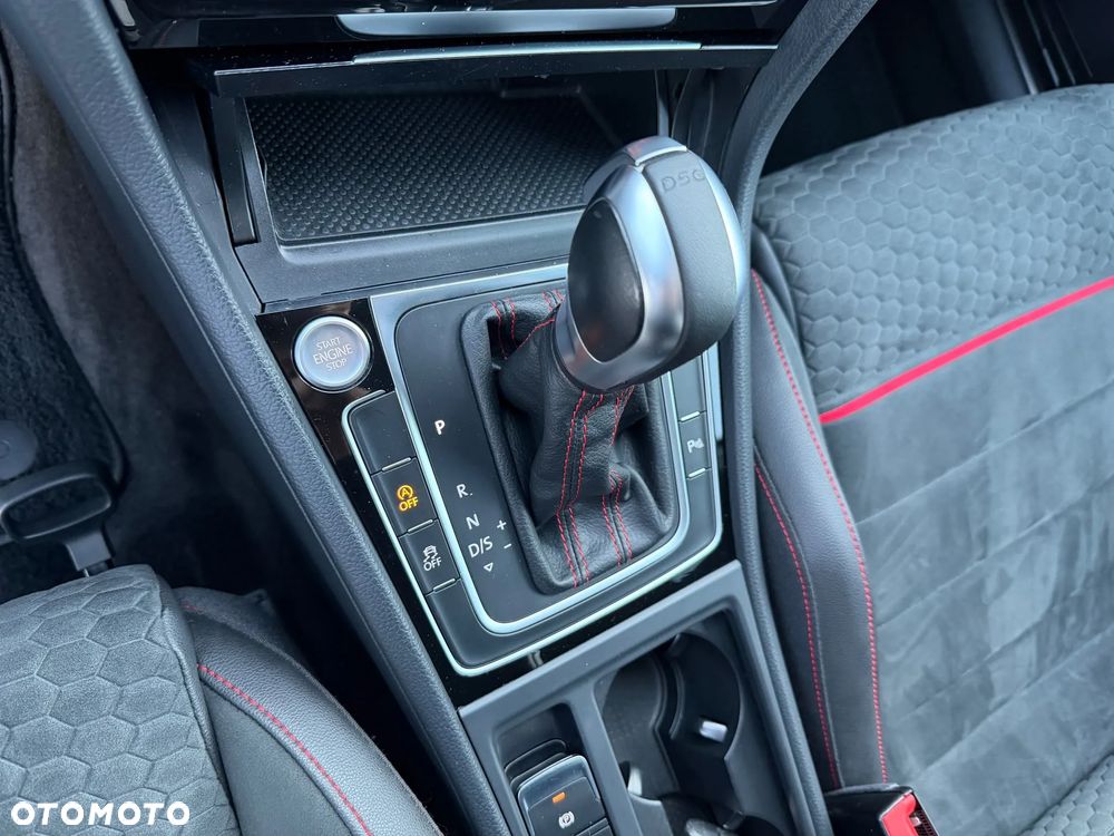 Volkswagen Golf GTI (BlueMotion Technology) DSG Performance - 38