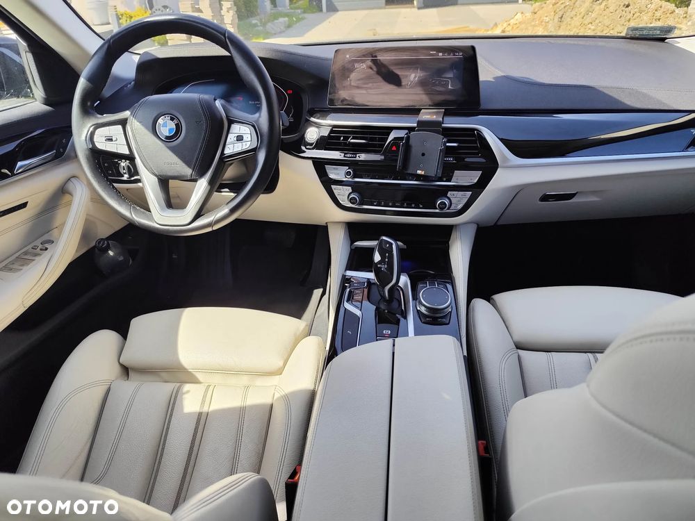 BMW Seria 5 530i GPF xDrive Luxury Line - 22