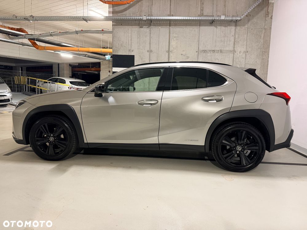 Lexus UX - 5
