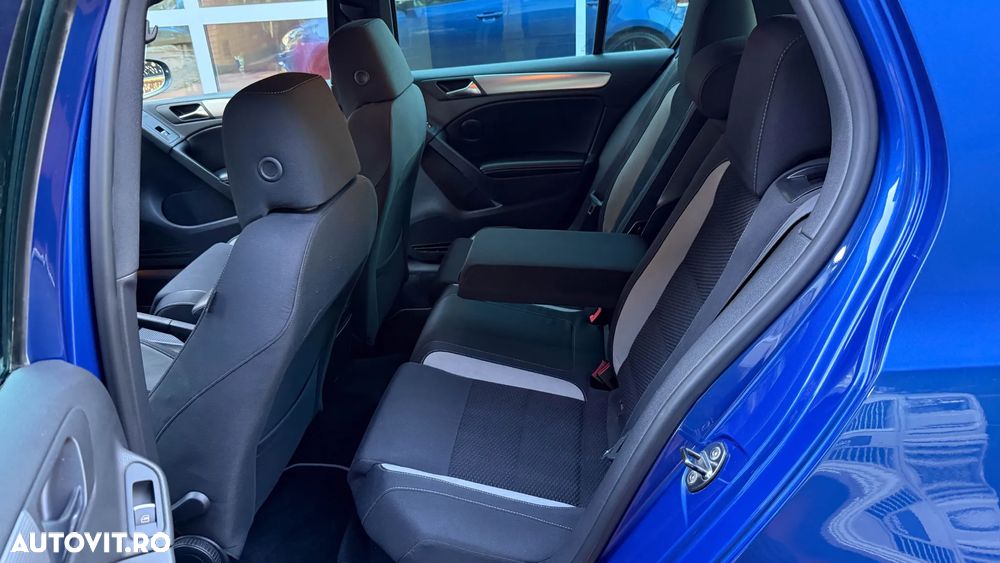 Volkswagen Golf - 10