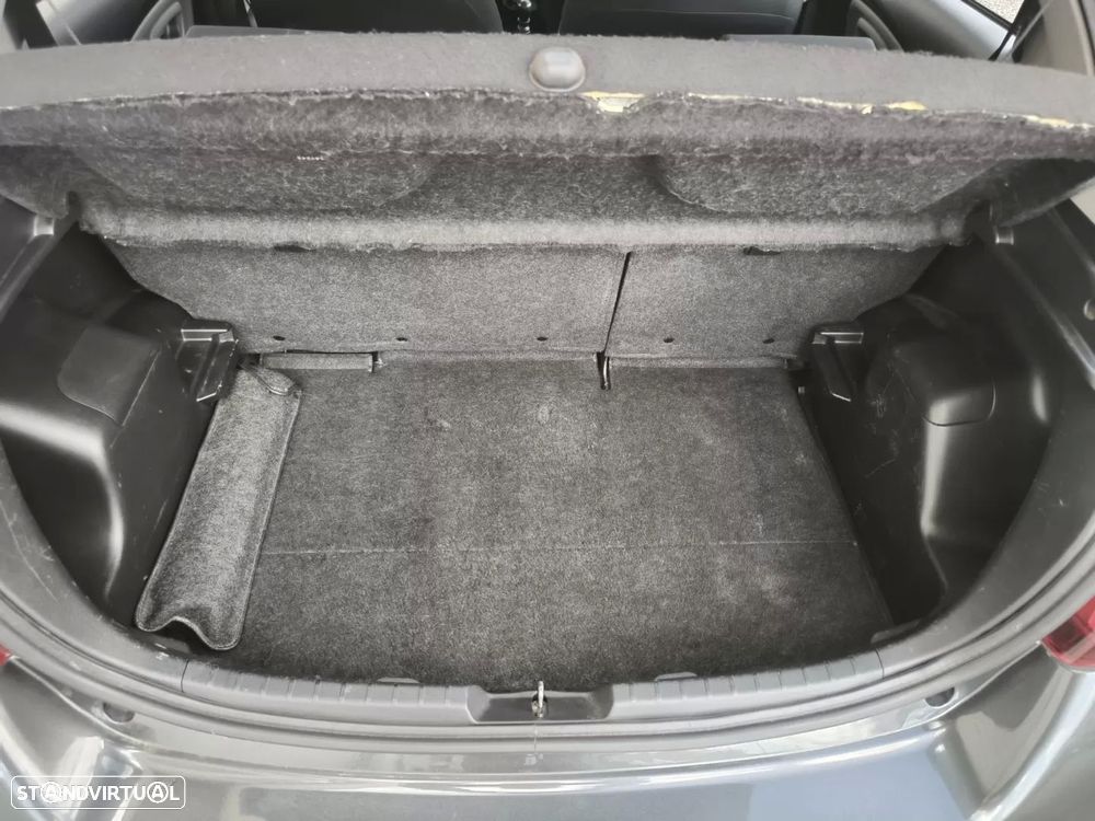 Toyota Yaris 1.4 D-4D ACtive+AC — fotografia 33