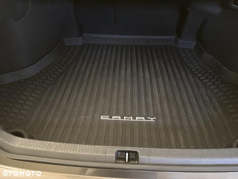 Toyota Camry 2.5 Hybrid Executive CVT - 24