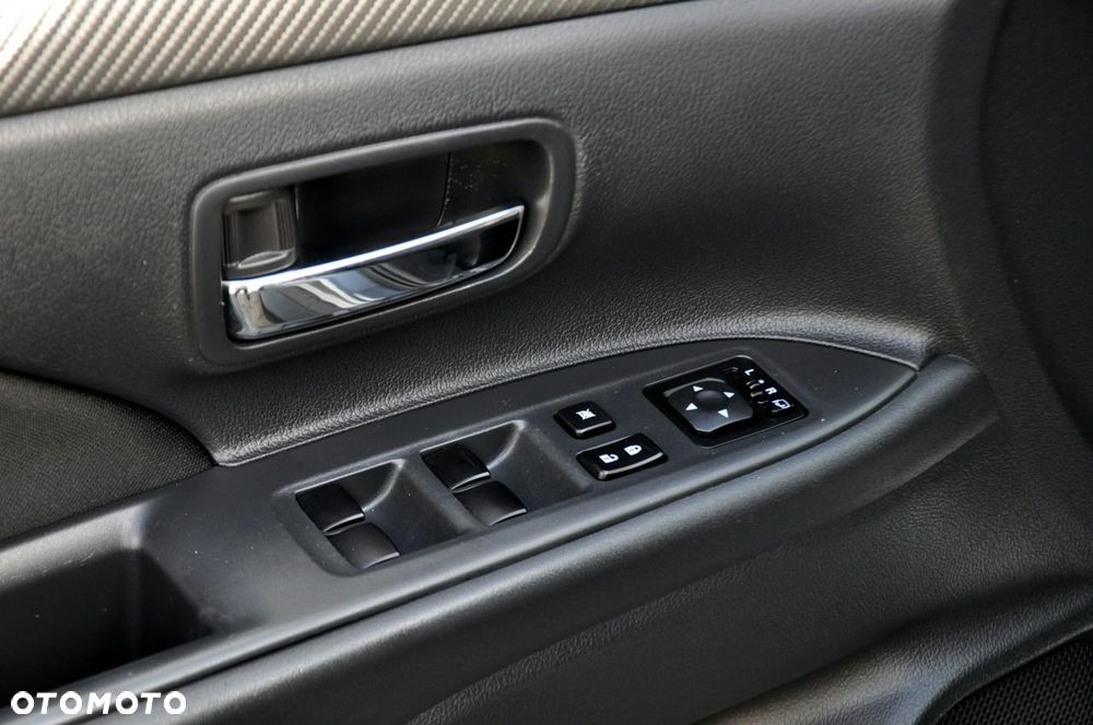 Mitsubishi Outlander - 35