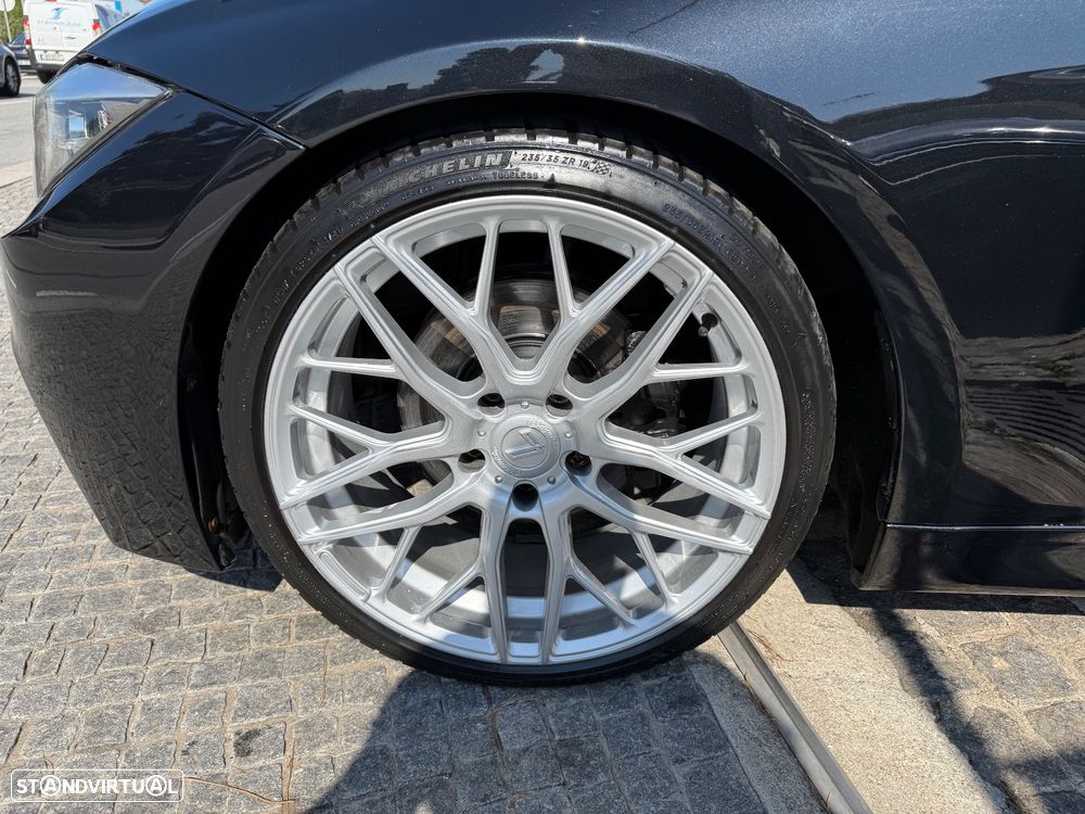 BMW 320 d DPF Touring Aut. Edition Sport - 14