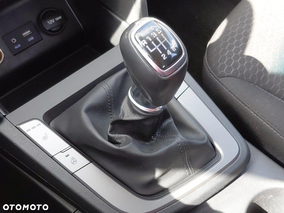 Hyundai Elantra - 23