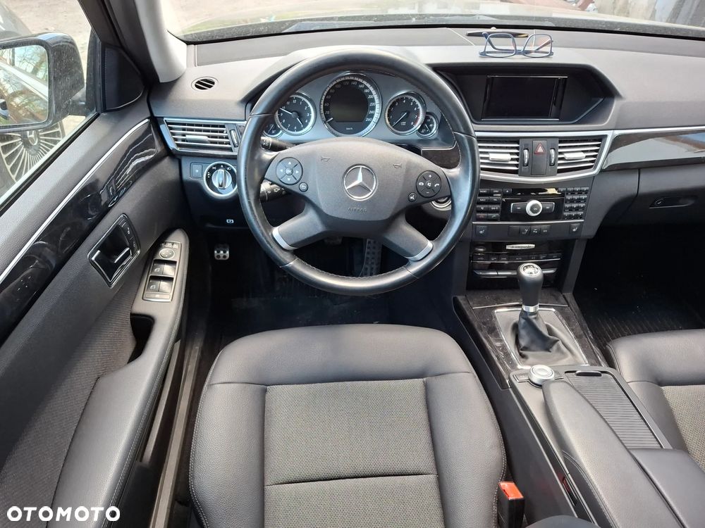 Mercedes-Benz Klasa E 200 CGI BlueEFFICIENCY Avantgarde - 9