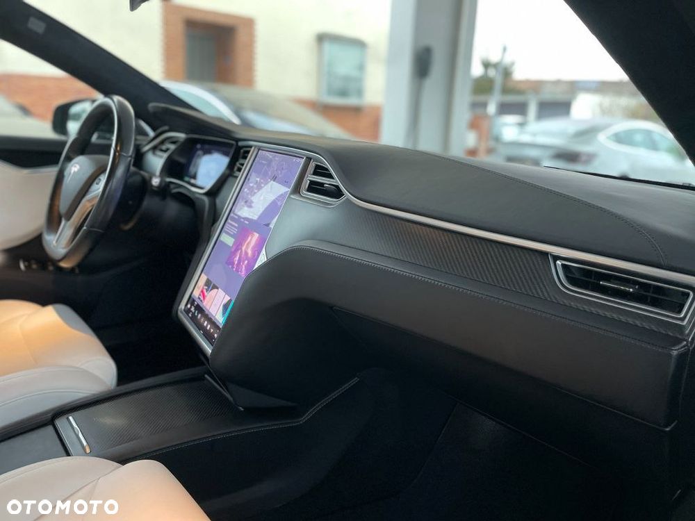 Tesla Model S - 10