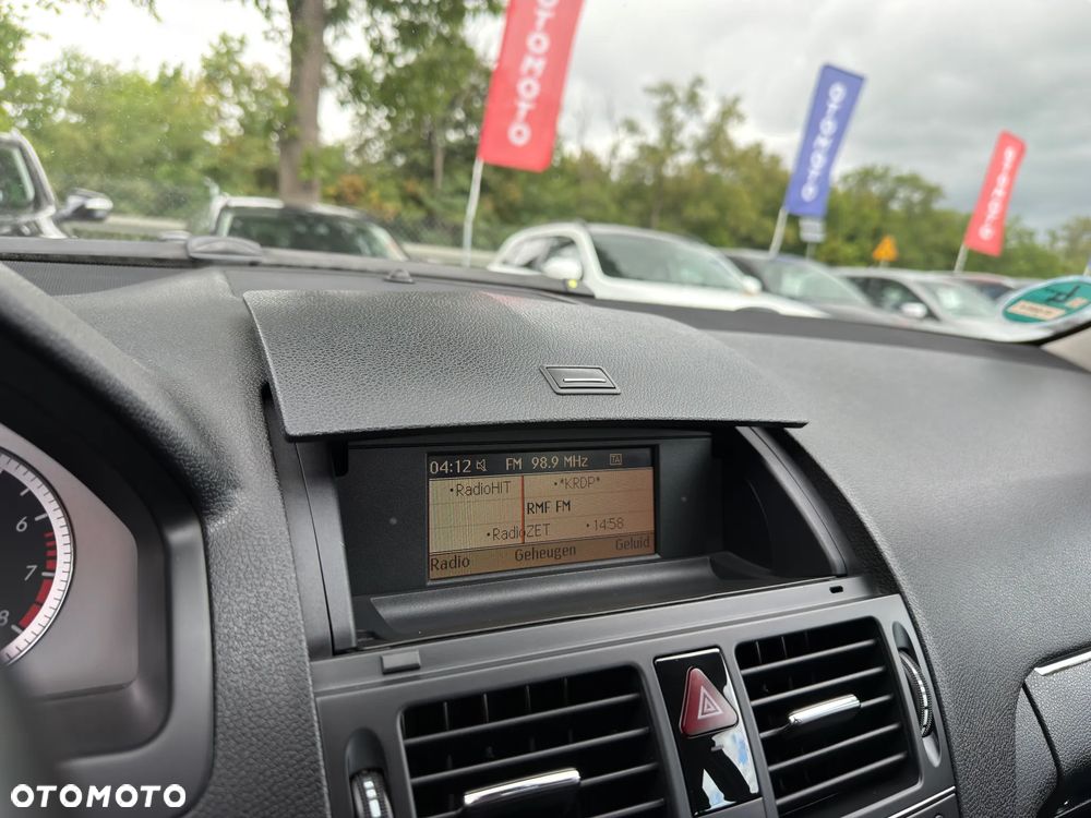 Mercedes-Benz Klasa C 180 CGI BlueEFFICIENCY Avantgarde - 10