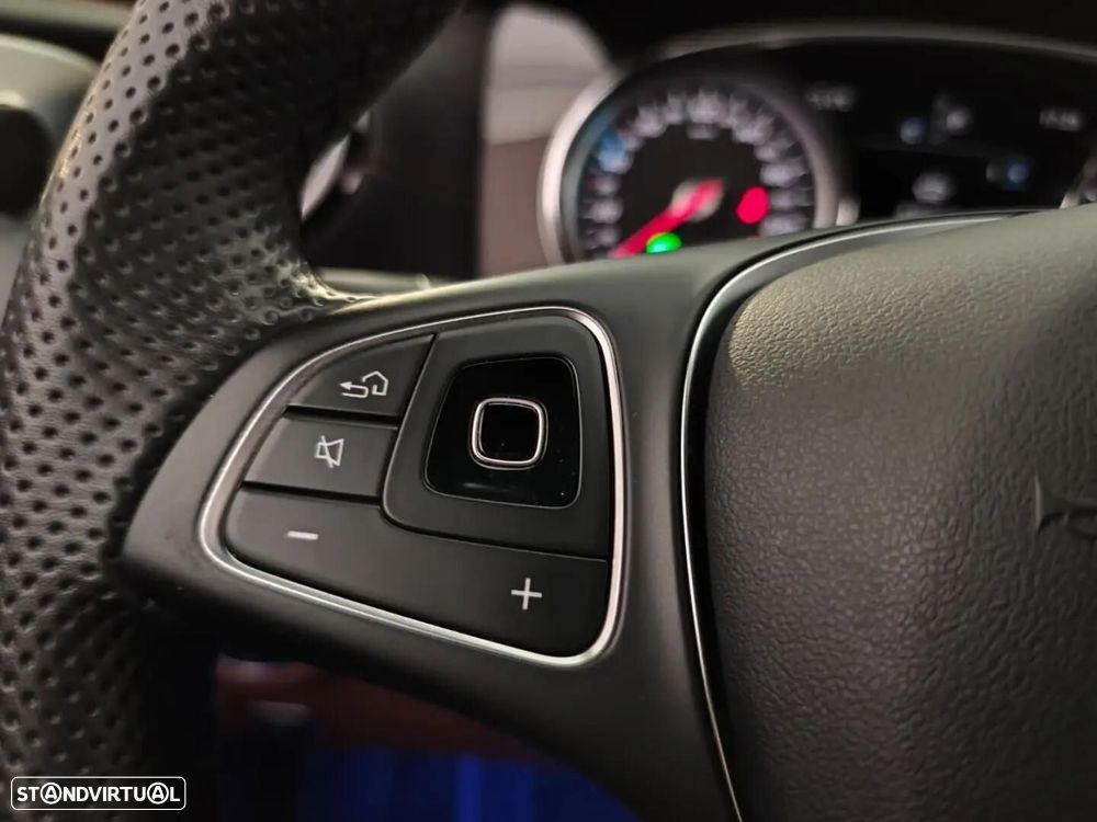 Mercedes-Benz E 220 — fotografia 18