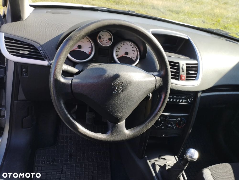 Peugeot 207 1.4 16V Trendy - 10