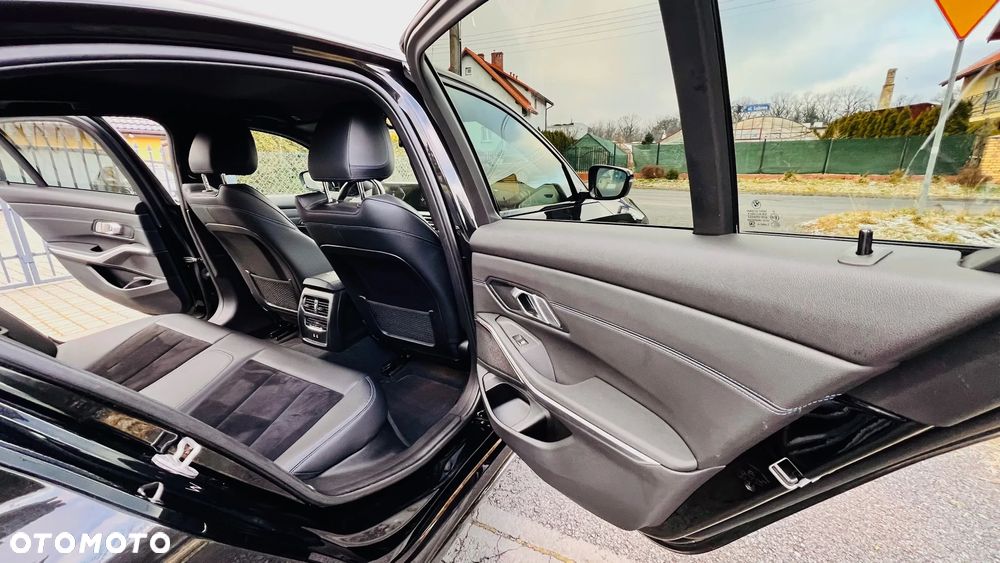 BMW Seria 3 320d xDrive M Sport Shadow sport - 36