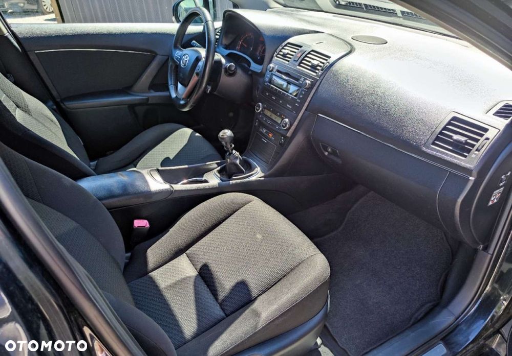Toyota Avensis - 15