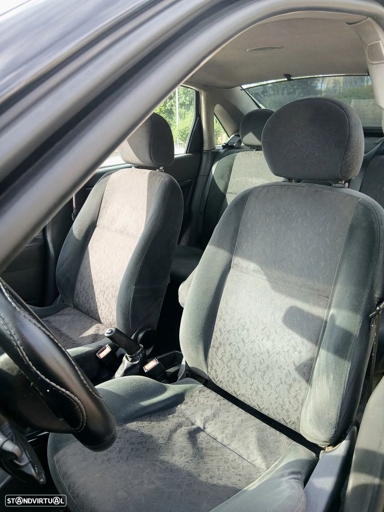 Ford Focus 1.8 TDdi Ghia - 12