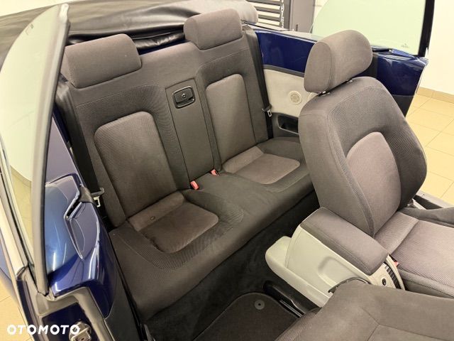 Volkswagen New Beetle Cabriolet 2.0 - 19