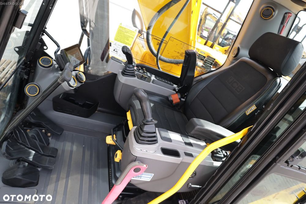 JCB 220X - 19