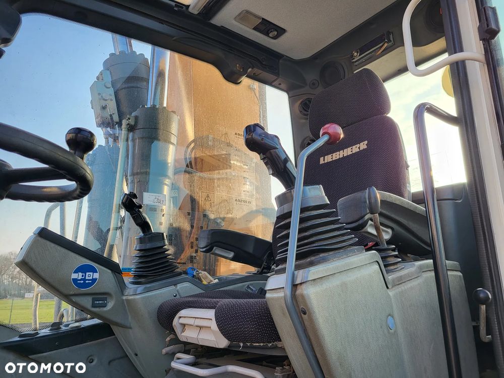 Liebherr A920 / z Niemiec / Stan idealny / - 8