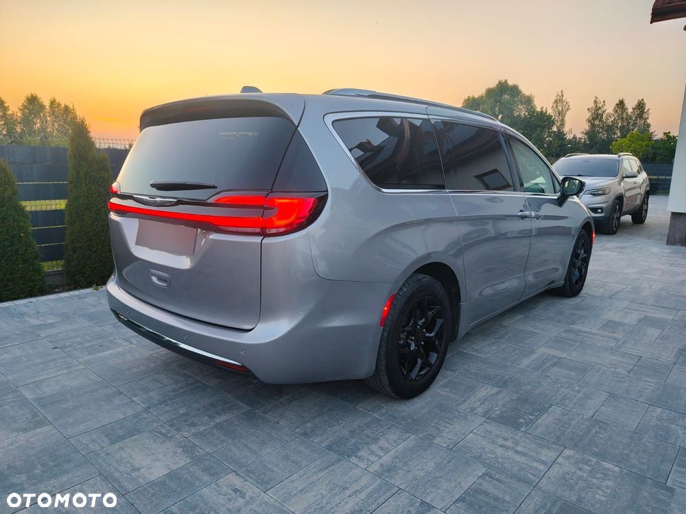 Chrysler Pacifica - 16