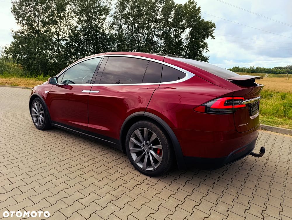 Tesla Model X - 37