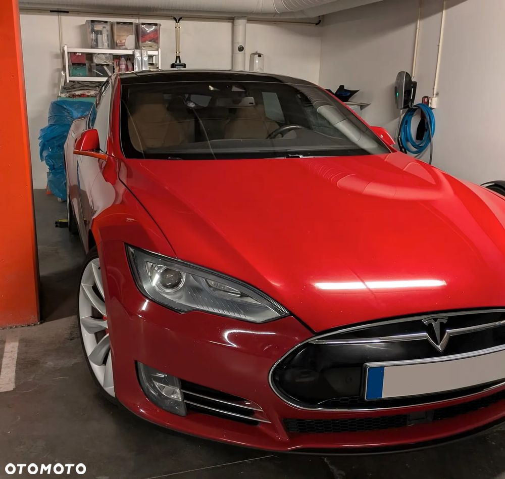 Tesla Model S - 5