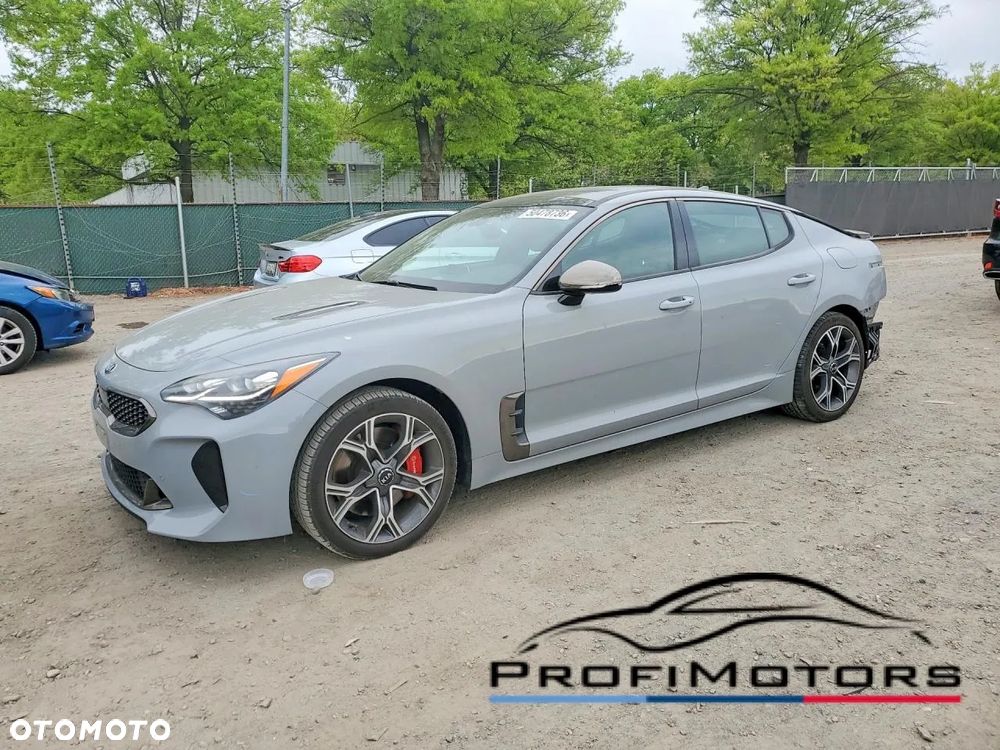 Kia Stinger - 1