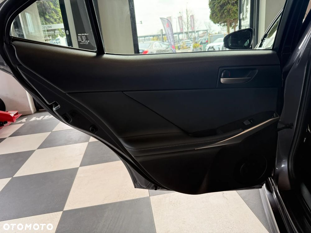 Lexus IS 200t Elegance - 11