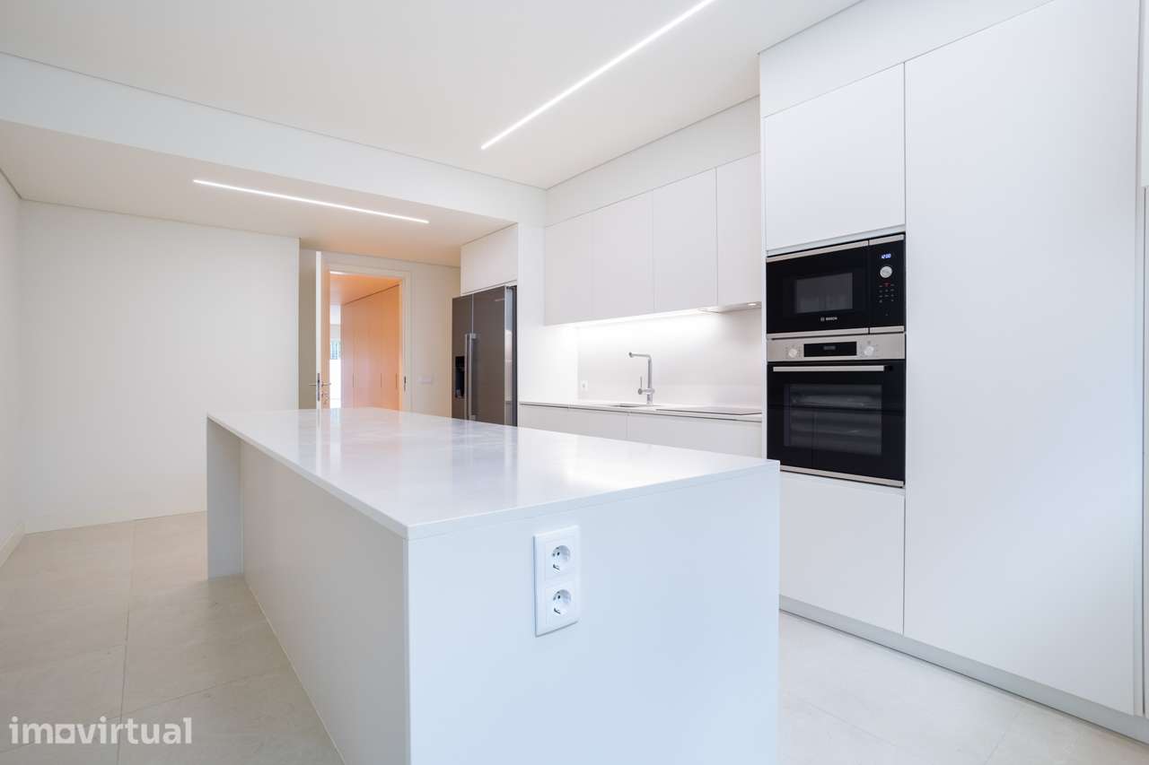 Apartamento T5, Novo, na Rua Bernardo Lima, Av. da Liberdade - Marques - Grande imagem: 2/54