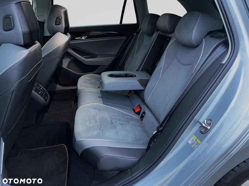 Volkswagen Passat - 10