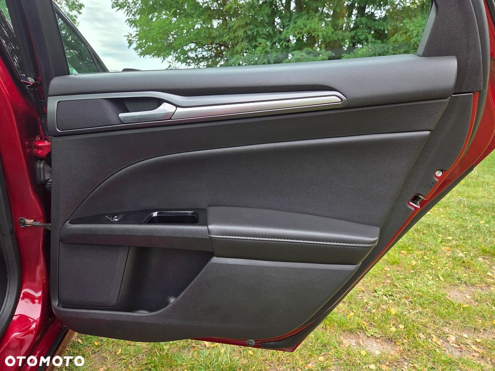 Ford Fusion 2.0 EcoBoost Titanium - 37