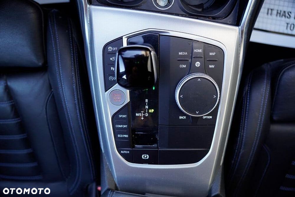 BMW Seria 3 330i M Sport - 25