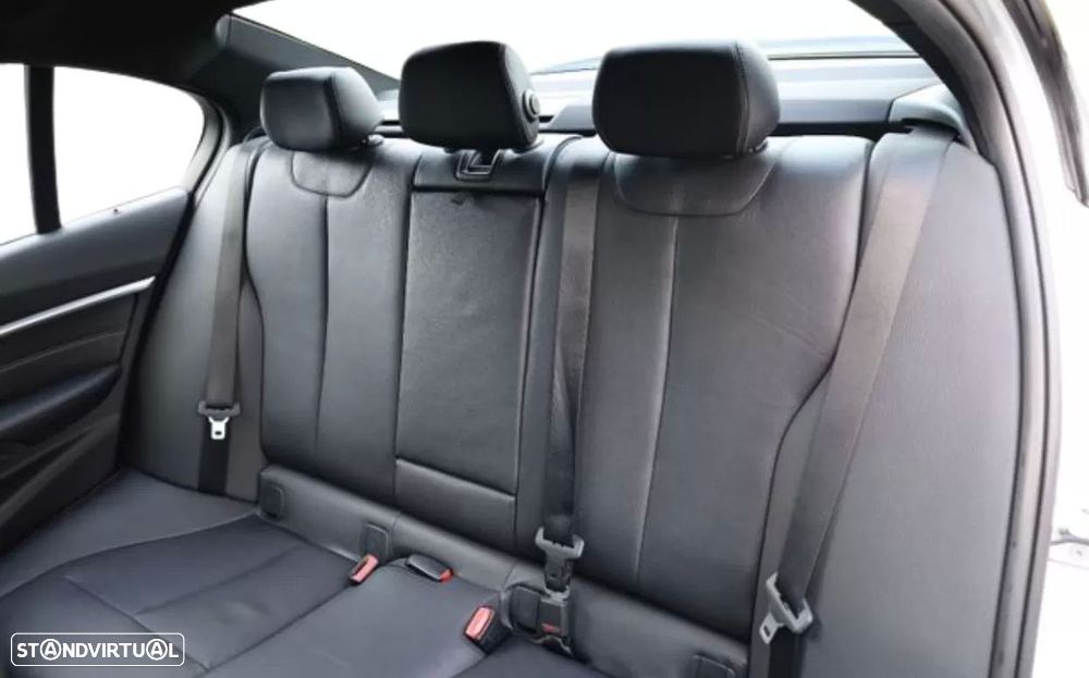 BMW 330 i Aut. M Sport - 16