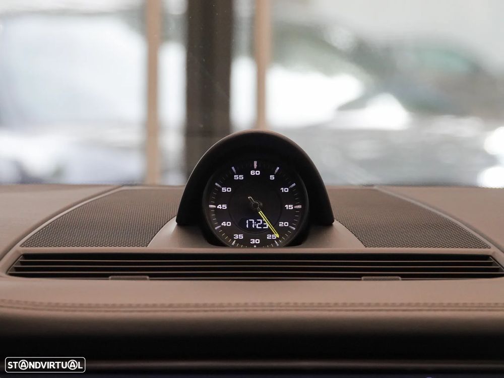 Porsche Panamera 4 E-Hybrid - 39