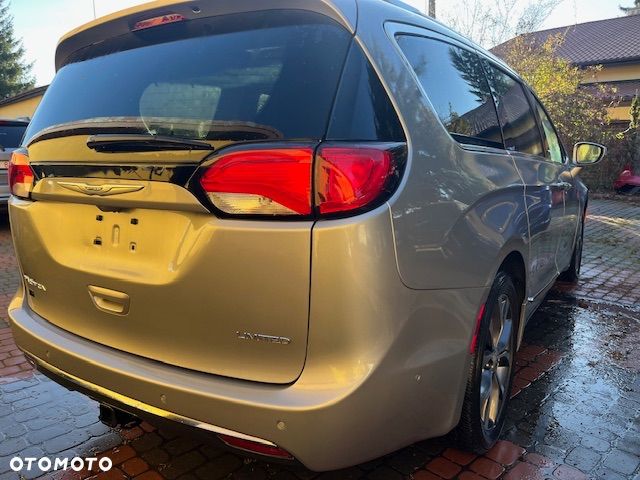 Chrysler Pacifica - 15