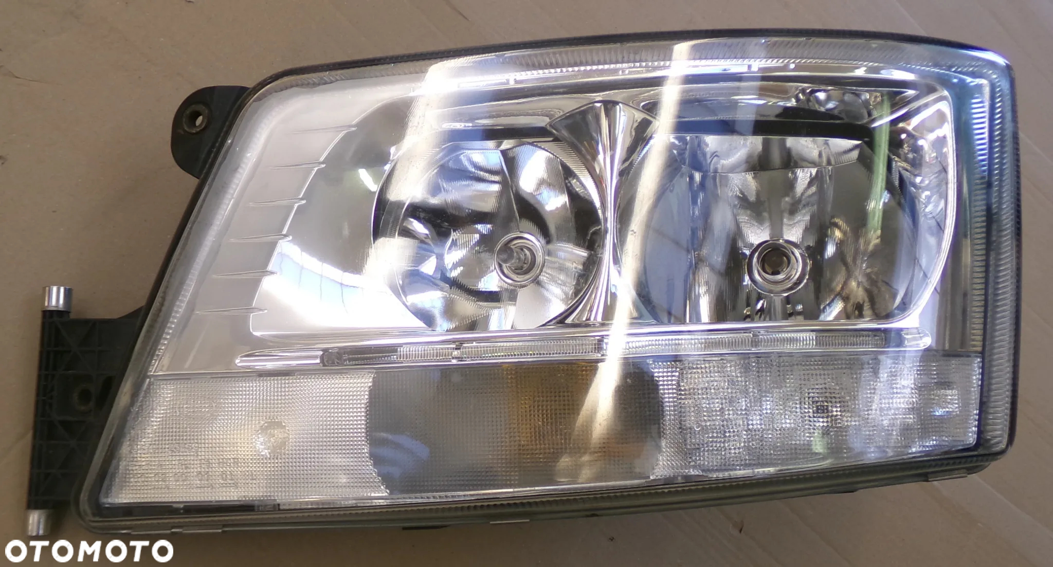 LAMPA REFLEKTOR PRZÓD LEWY MAN TGX TGS 2018r. - 2