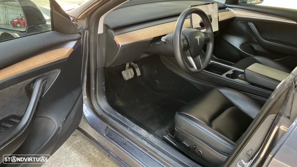 Tesla Model 3 Long Range RWD — fotografia 3