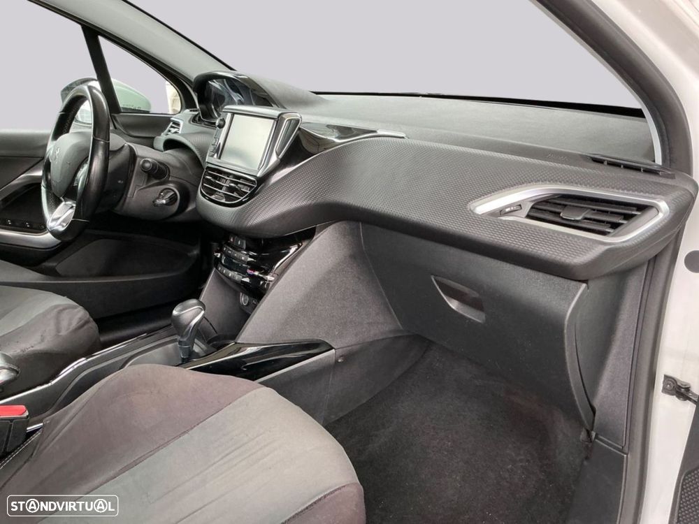 Peugeot 2008 1.2 PureTech Allure EAT6 - 8