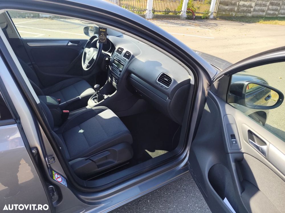Volkswagen Golf - 22