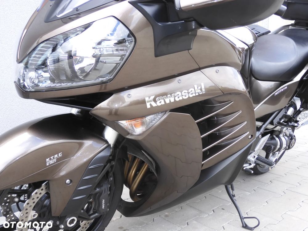 Kawasaki GTR - 4