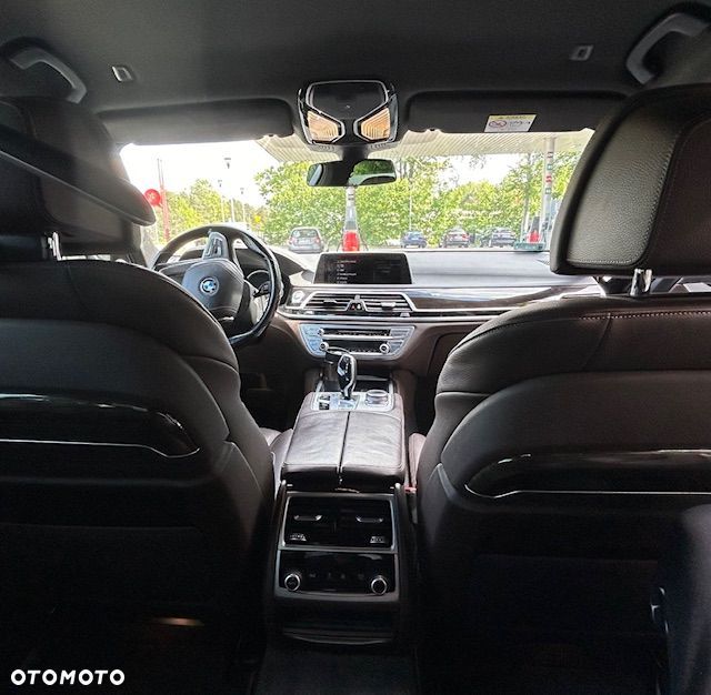BMW Seria 7 740d xDrive - 33