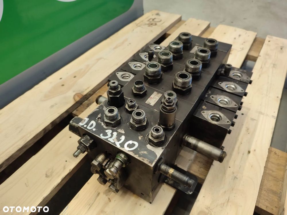 Rozdzielacz hydrauliczny John Deere 3220 (39351496) - 4