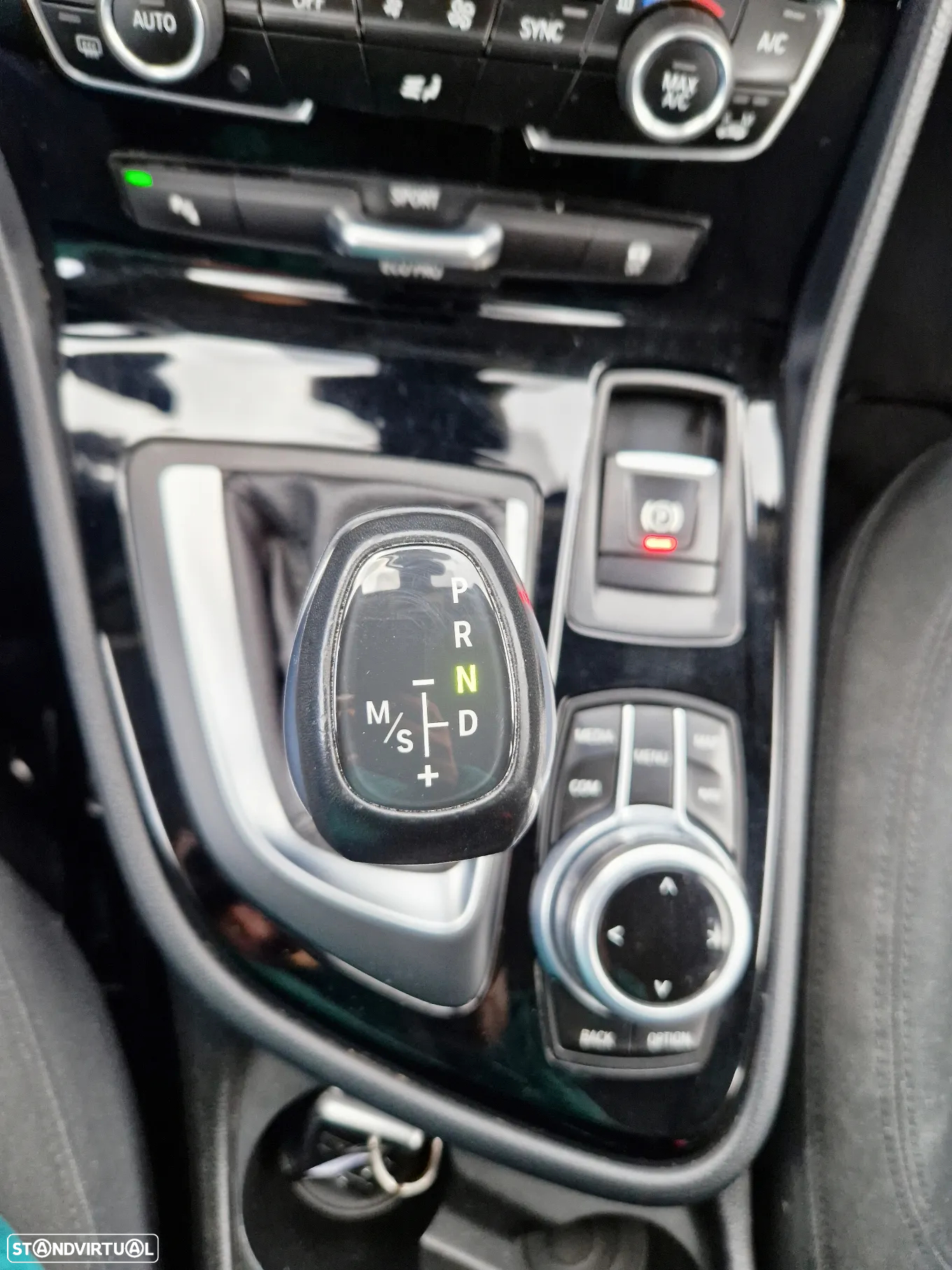 BMW 216 Active Tourer d Advantage Auto - 24