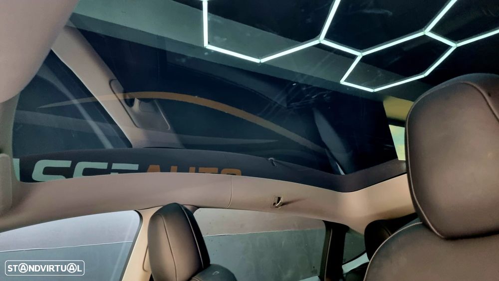 Tesla Model Y - 9