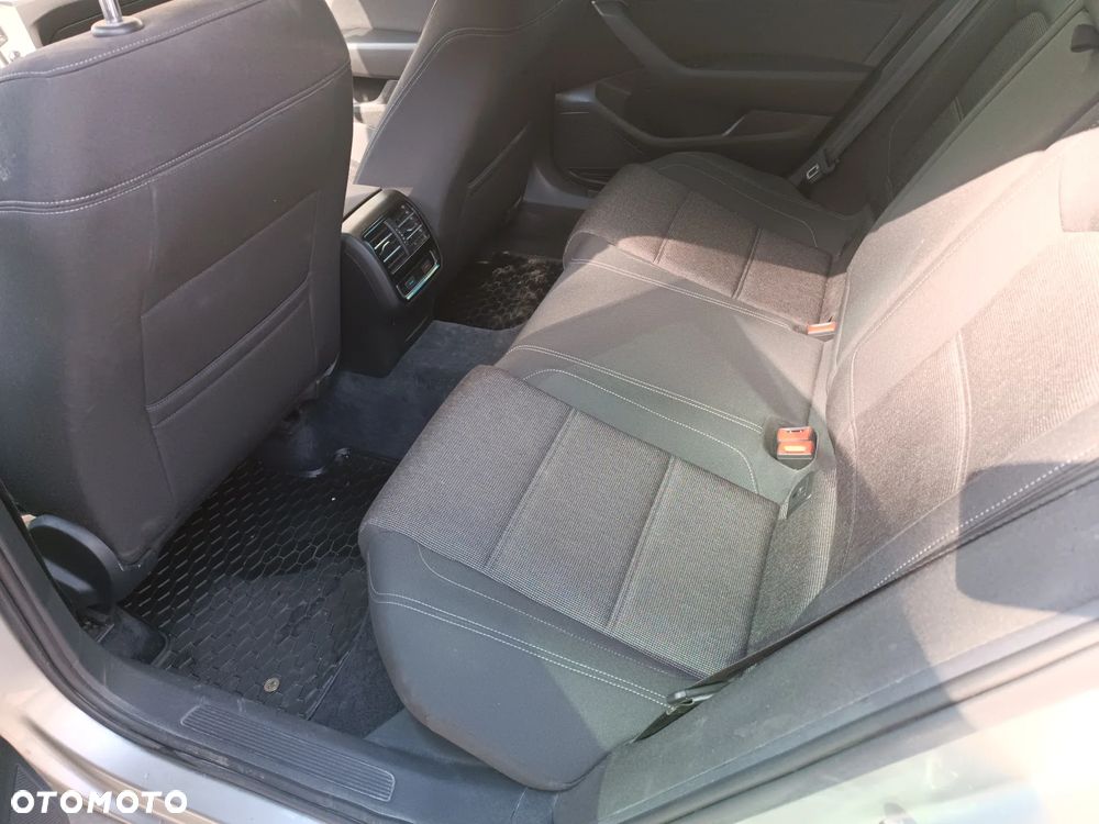 Volkswagen Passat - 13