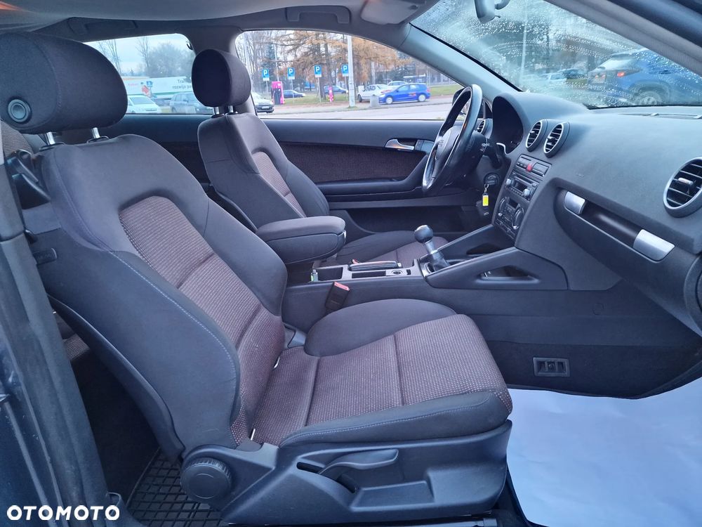 Audi A3 3-drzwiowe 1.6 Attraction - 17