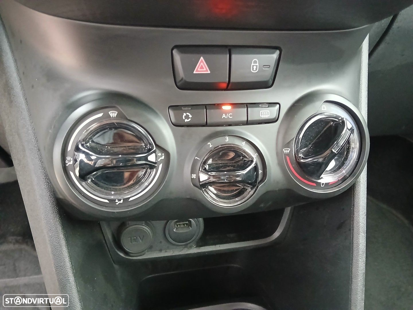 Peugeot 2008 1.2 PureTech Signature - 24
