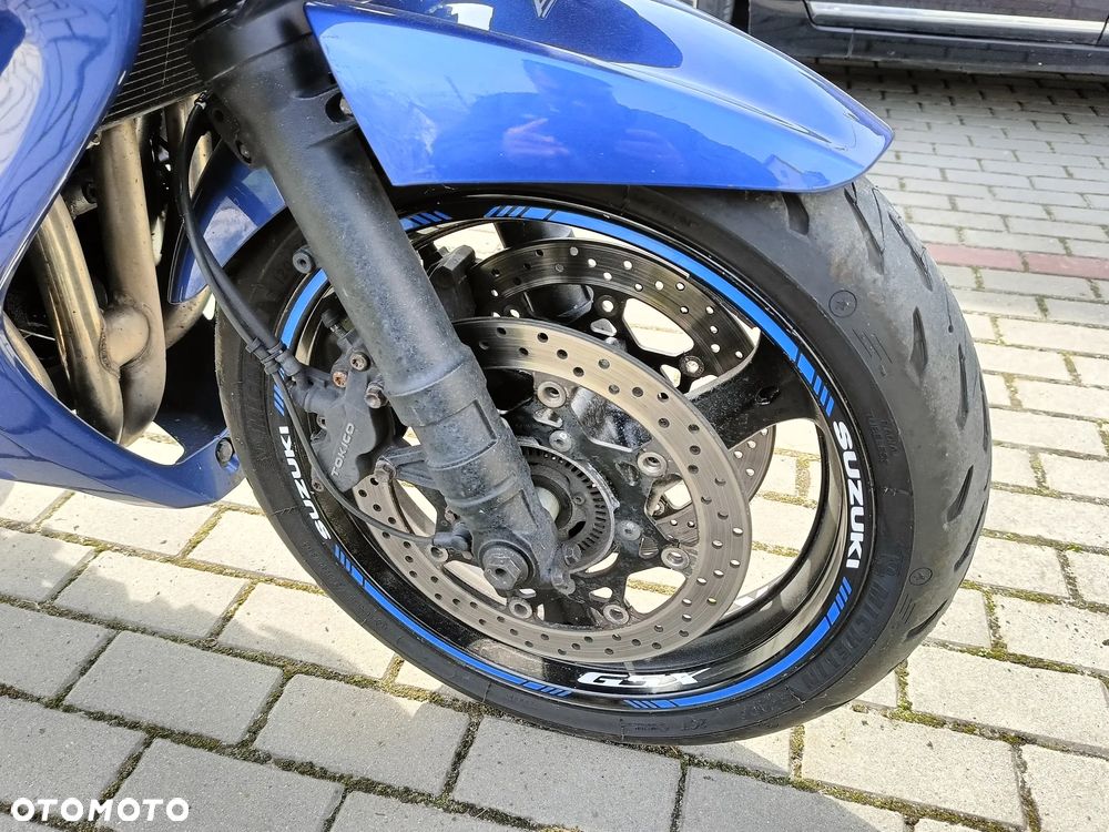 Suzuki GSX - 22