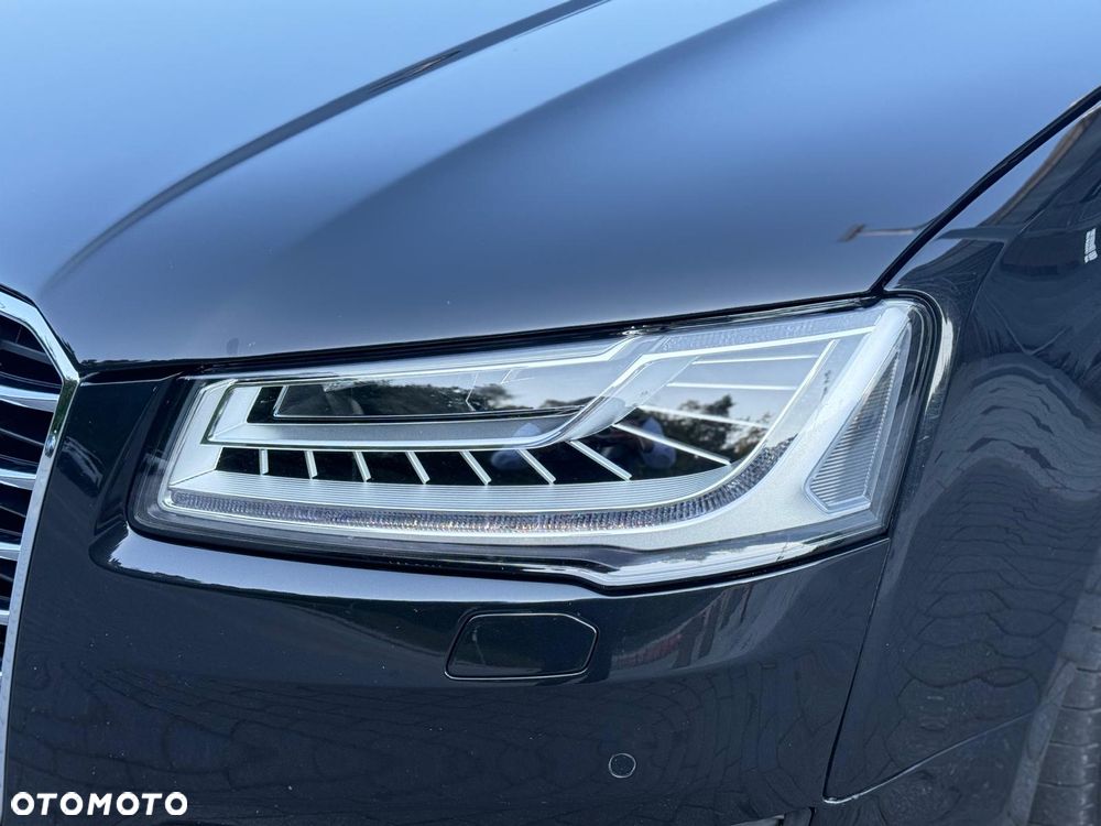 Audi A8 - 8