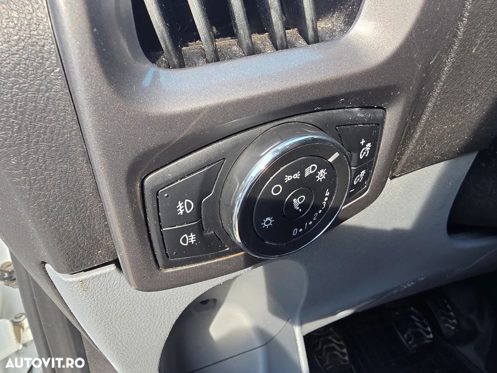Ford TRANSIT CUSTOM - 18