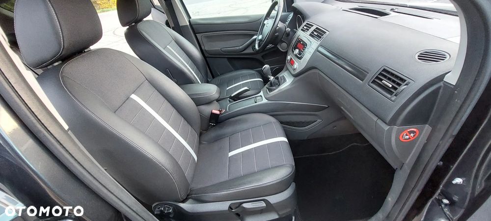 Ford Kuga 2.0 TDCi 4x4 Titanium - 25