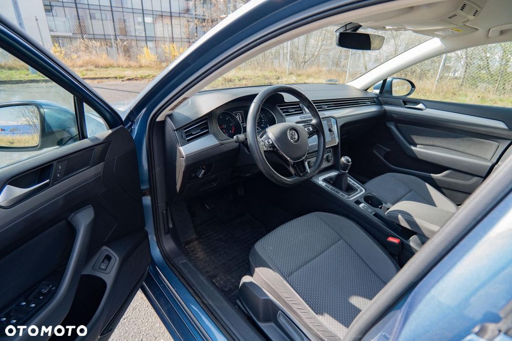 Volkswagen Passat - 10