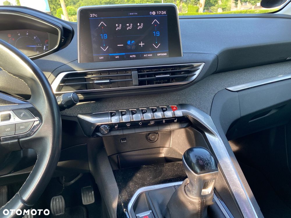 Peugeot 3008 1.5 BlueHDi Allure S&S - 18